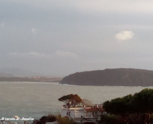 Ischia mare in burrasca