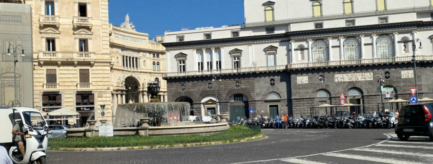 Napoli piazza Trieste e Trento